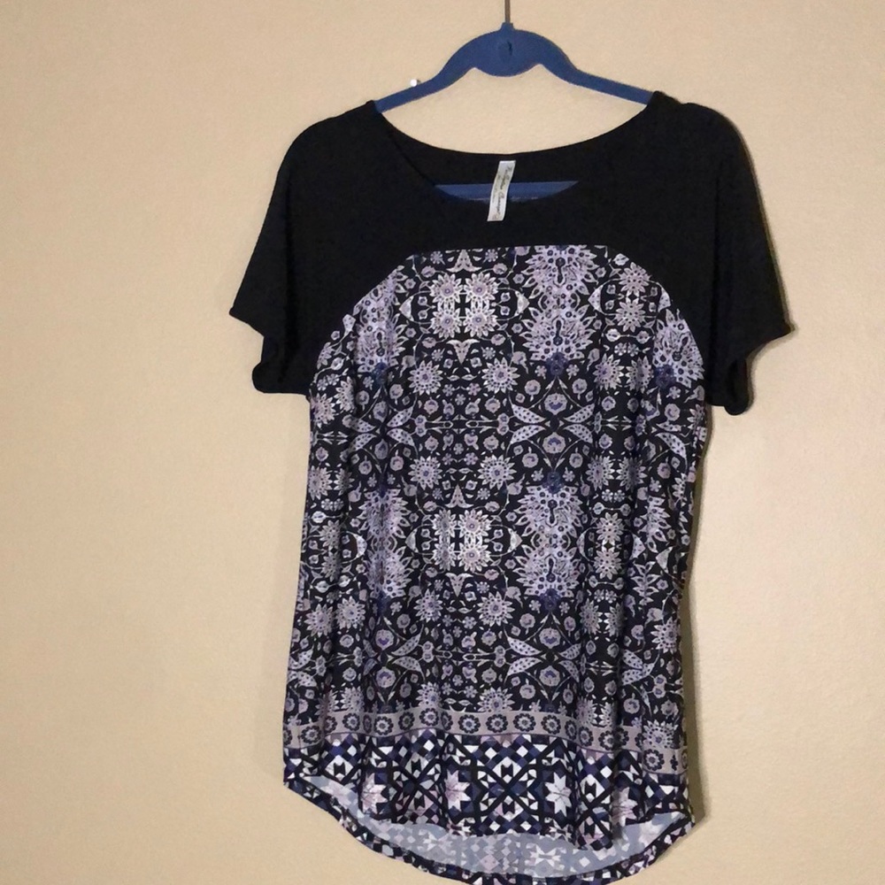 Floral top ( Scoop neck), Brand is Per Seption  Concept